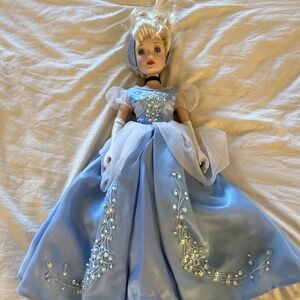 16"  DISNEY PRINCESS PORCELAIN CINDERELLA KEEPSAKE DOLL  ‎ GALA BALL GOWN